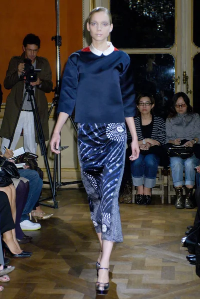Look 16